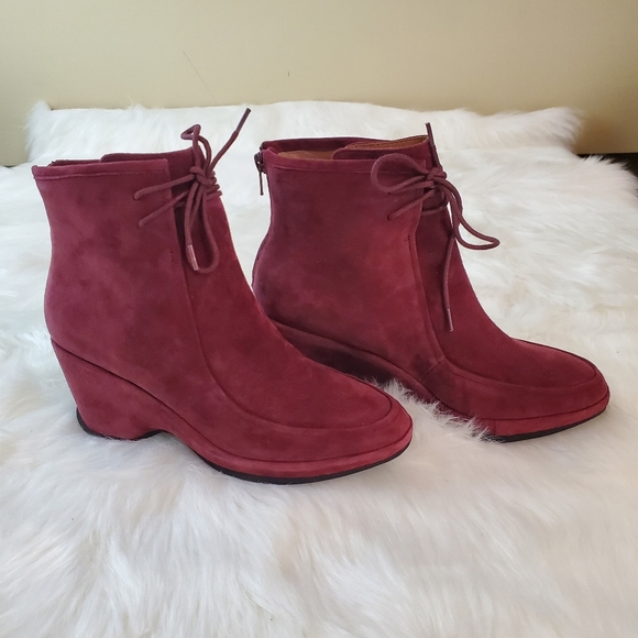 L'Amour Des Pieds 10 Mulberry Suede Wedge Booties - Picture 8 of 8